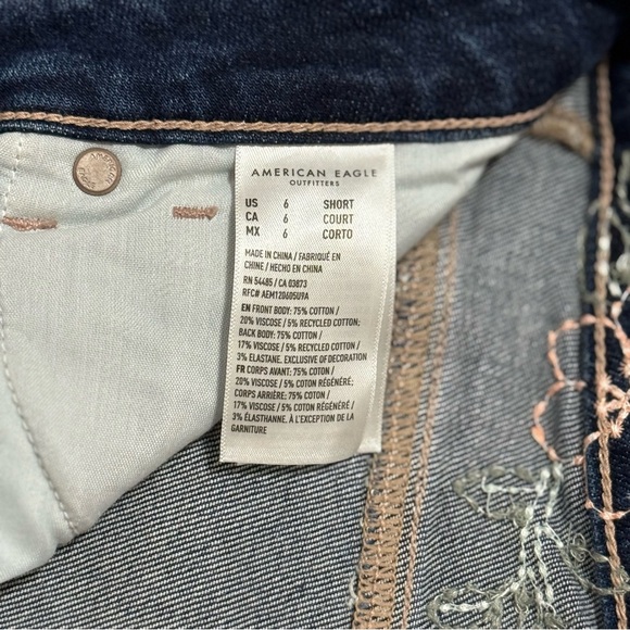 American Eagle Outfitters Super Indigo Ripped Strigid Mom Jean - Picture 5 of 5